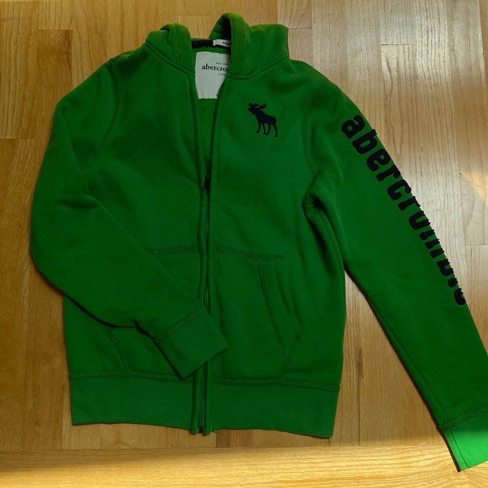 Gently used Abercrombie muscle hoodie with zipper! Size Xl